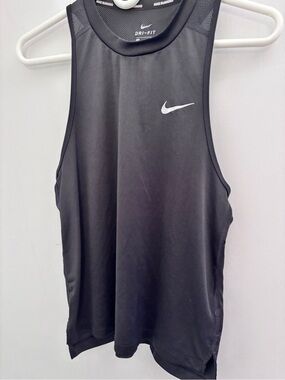 Nike Black Dri-FIT Sleeveless Sport Running Spirt Tee Small 32 x 22 back is 24
